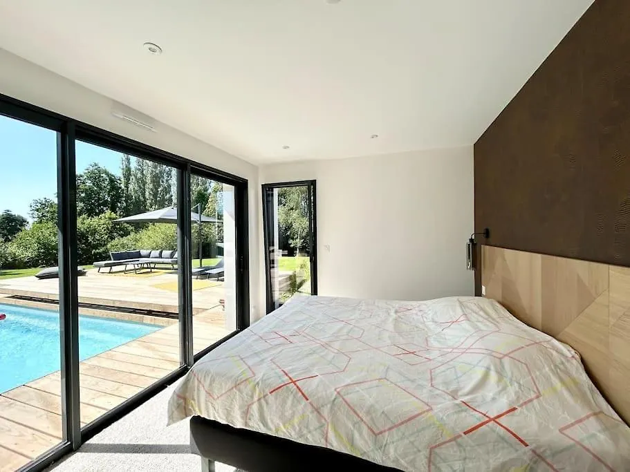 Villa Neuve Contemporaine Avec Piscine 富埃南
